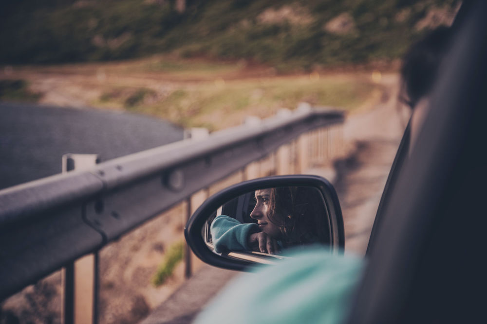 Vanjska ogledala nalaze se na obje strane automobila