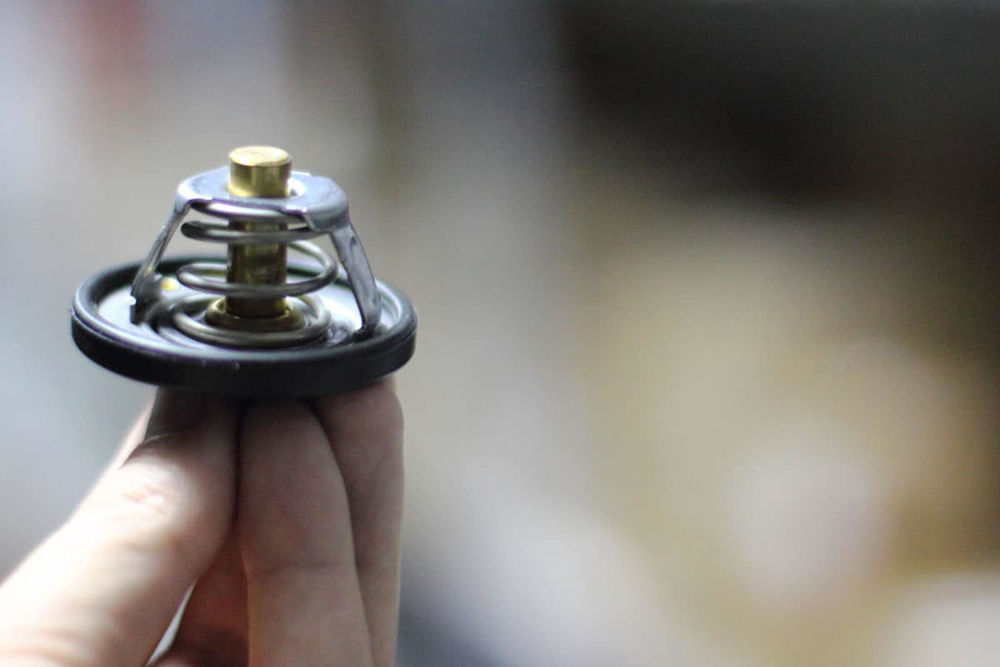 Termostat je vitalni dio sistema za održavanje temperature motora 