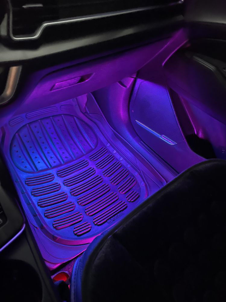 LED traku možete rasporediti u prostoru za noge